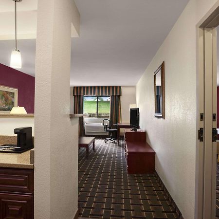 Quality Inn Lincoln Cornhusker Exterior photo