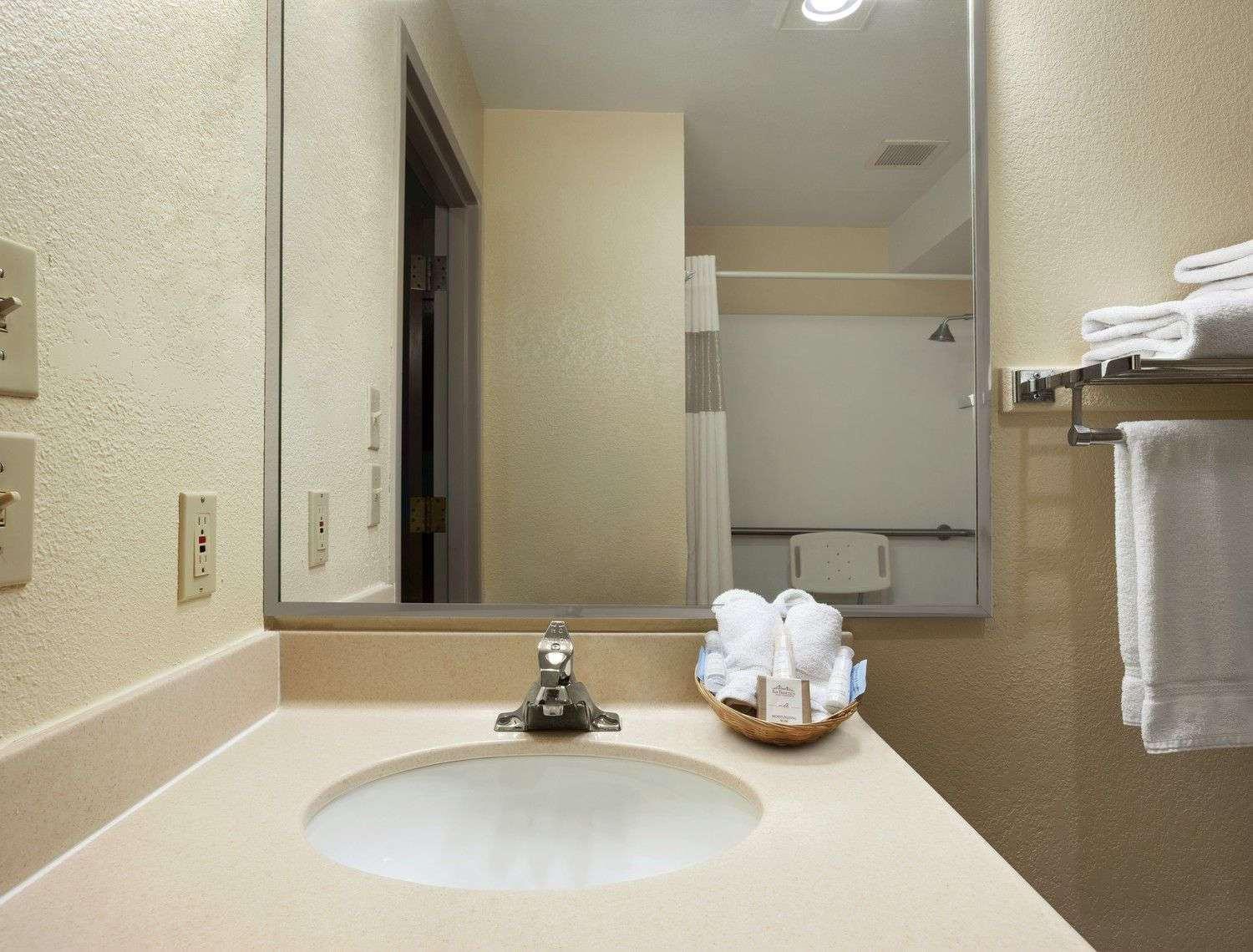 Quality Inn Lincoln Cornhusker Exterior photo